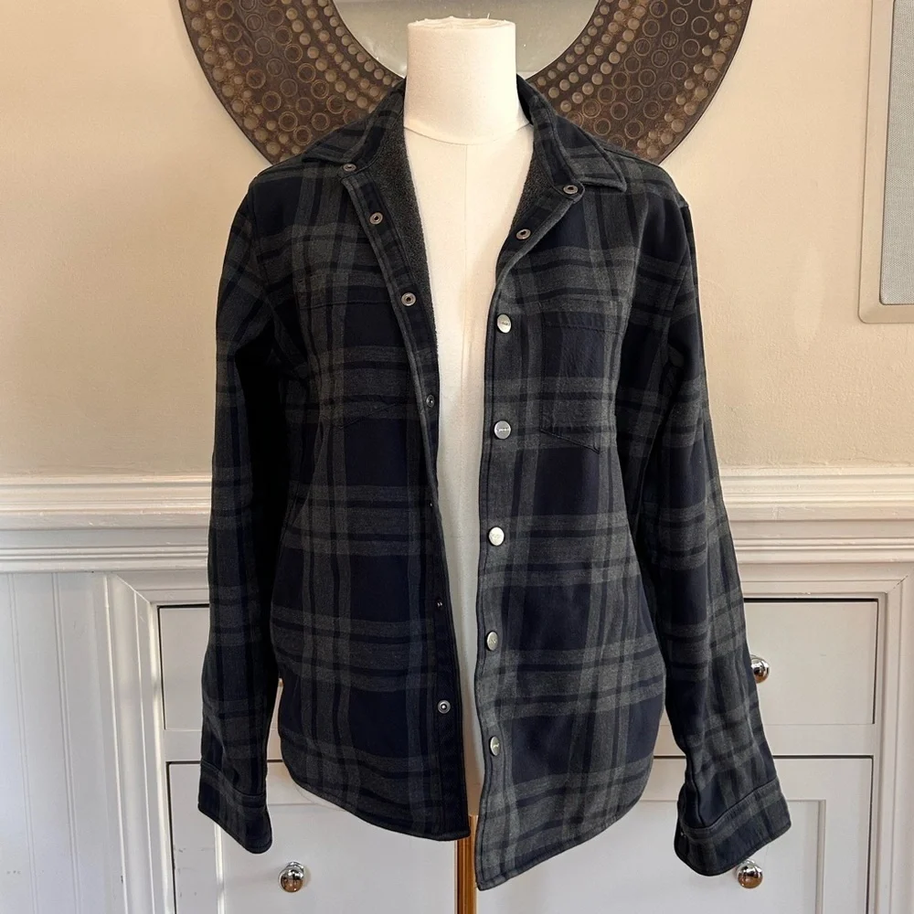 Vuori Men’s Range Shirt Jacket Gray Navy Plaid Fleece Lined Size Small
